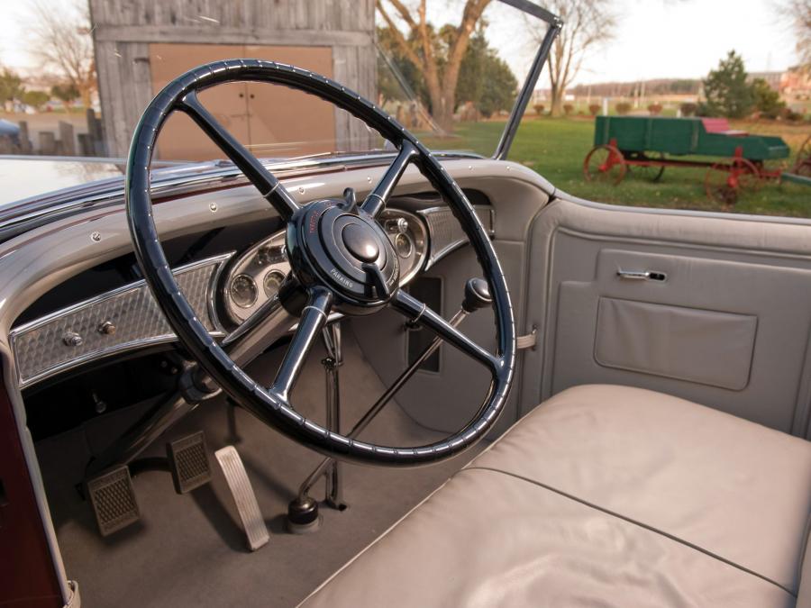 Интерьер Cadillac V12 370-A Roadster by Fleetwood 1931 года  (фото 4 из 15)